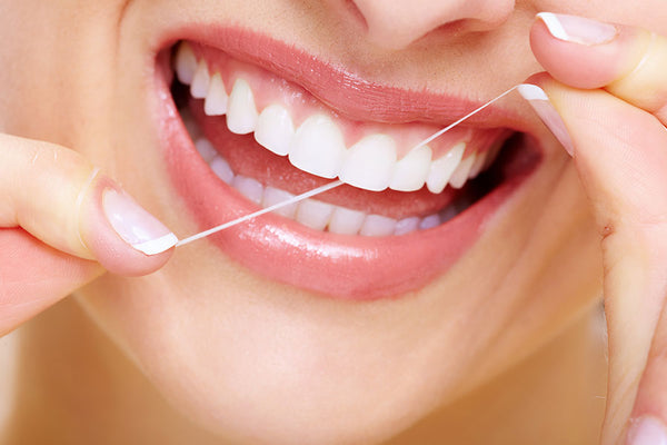 Comment avoir des dents blanches sans aller chez le dentiste?